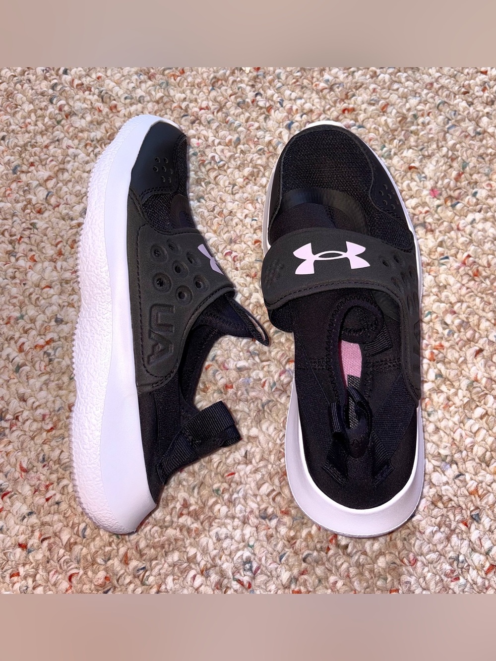 These Under Armour NWOT Black/Light Pink Runplay Girls Sneakers in a size 4Y are